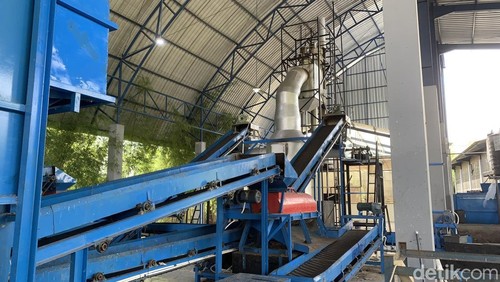 Mesin Manajemen Sampah Zero (Masaro) Desa Senteluk, Kecamatan Batu Layar, Lombok Barat, rusak, Selasa (10/3/2026). (M. Zahiruddin/detikBali)