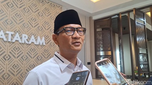 Wali Kota Mataram Mohan Roliskana diwawancarai Rabu (1/4/2026).