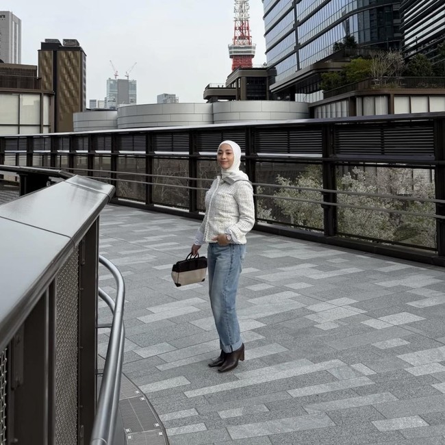 Gaya Santun Nikita Willy Liburan ke Jepang Curi Atensi, Konsisten Berhijab