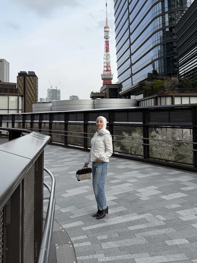 Gaya Santun Nikita Willy Liburan ke Jepang Curi Atensi, Konsisten Berhijab