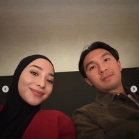 Nikita juga membagikan potretnya saat ngedate dengan sang suami di sana. Penampilannya terlihat natural dengan pulasan makeup minimalis. Foto: Instagram/@nikitawillyofficial94