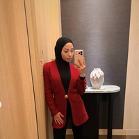 Kini memilih tampil tertutup dengan hijab, penampilan Nikita jadi terlihat makin cantik adem. masyaallah tabarakallah cantiknyaaaa, tulis salah satu komentar. Cakep banget, komentar lain. Foto: Instagram/@nikitawillyofficial94