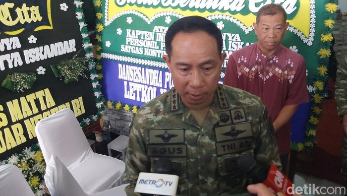 Panglima TNI, Jenderal TNI Agus Subiyanto takziyah ke rumah duka Kapten Zulmi.