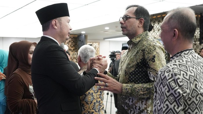 Pelantikan Dirjen Imigrasi Hendarsam, Dihadiri Haris Azhar