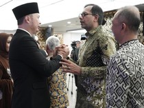 Video: Momen Novel Baswedan-Haris Azhar Hadiri Pelantikan Dirjen Imigrasi Hendarsam