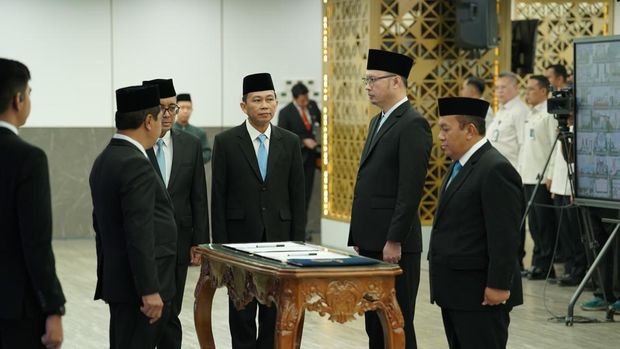 Pelantikan Hendarsam Marantoko