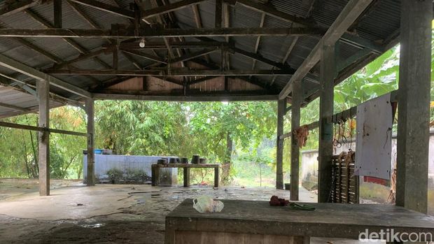 Penampakan UPT Rumah Potong Hewan (RPH) Pemkab Lombok Barat yang tidak pernah mendapat perbaikan selama hampir 20 tahun, Selasa (31/3/2026). (Foto M. Zahiruddin/detikBali)