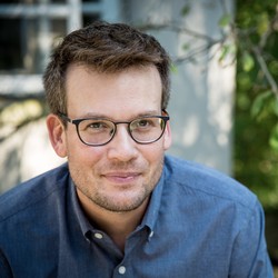 Satu Dekade Menghilang, John Green Tulis Novel untuk Pembaca Dewasa