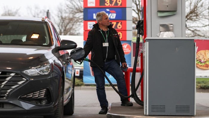 A general view shows an Orlen petrol station after Poland capped fuel prices and temporarily lowered fuel taxes amid concerns over rising energy costs, amid the U.S.-Israeli conflict with Iran, in Warsaw, Poland, March 31, 2026. REUTERS/Kuba Stezycki