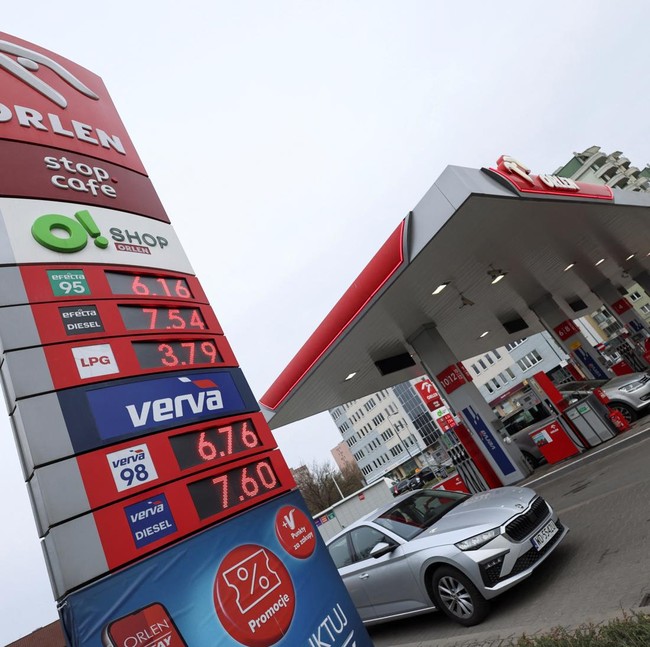 Polandia Pangkas Pajak BBM untuk Ringankan Masyarakat