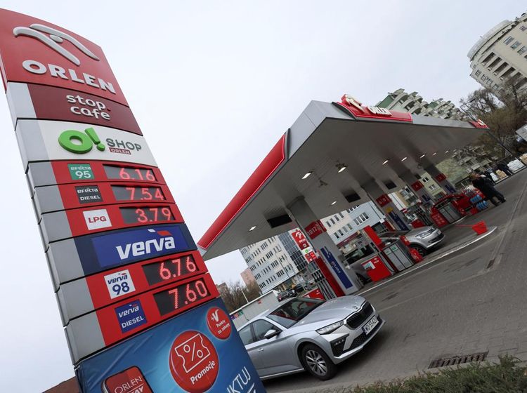 Polandia Pangkas Pajak BBM untuk Ringankan Masyarakat