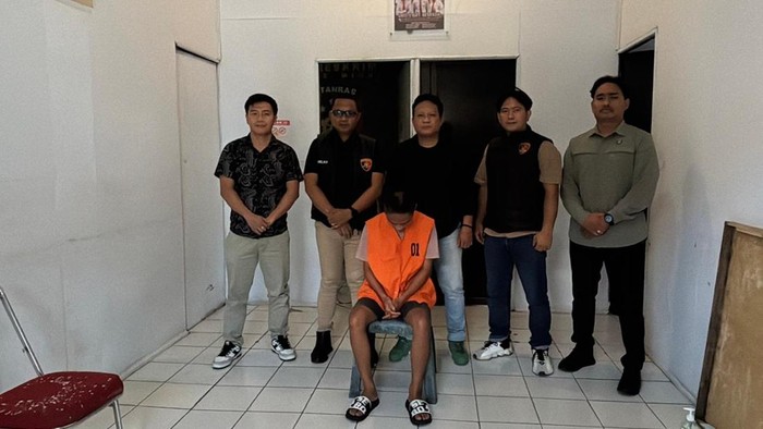 Polisi menangkap pemuda yang membacok pria selingkuhan ibunya di Minahasa Utara.