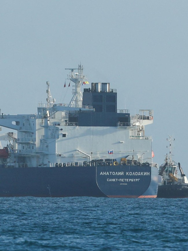 Potret Kedatangan Tanker Minyak Rusia Jadi Harapan di Tengah Krisis