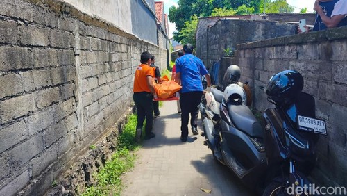 Proses evakuasi jenazah yang ditemukan di kawasan Sesetan, Denpasar Selatan, Selasa (31/3/2026).