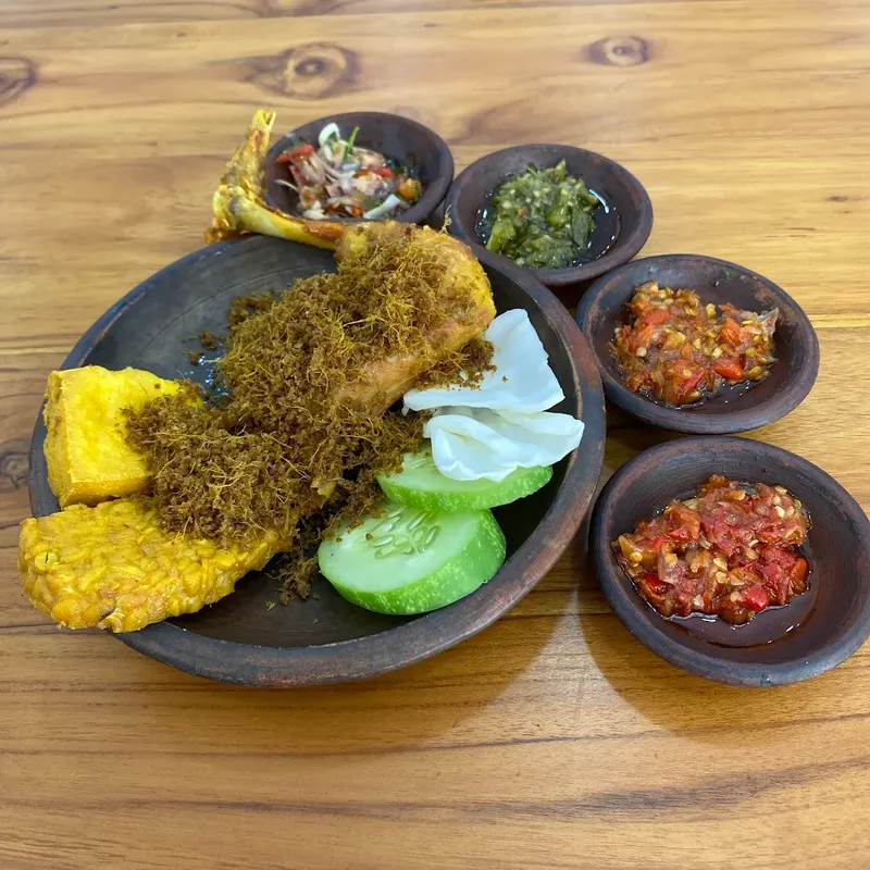 Rekomendasi ayam goreng lengkuas