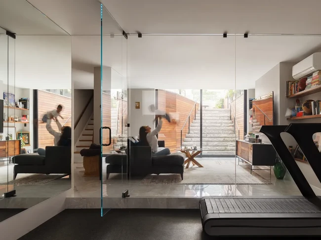 7 Inspirasi Desain Ruang Gym di Rumah, Nyaman dan Adem!