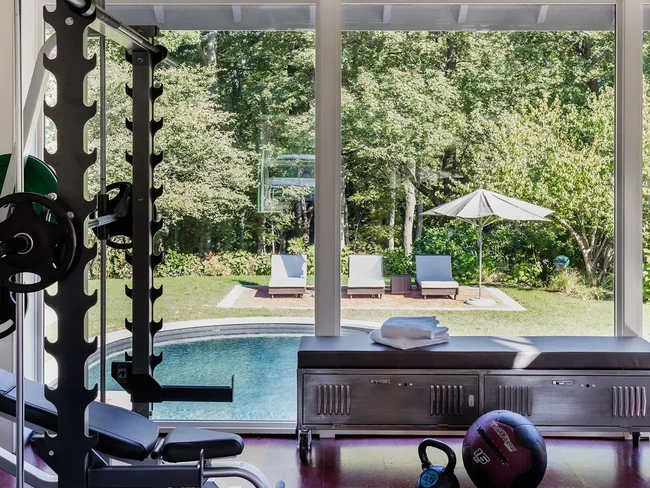 7 Inspirasi Desain Ruang Gym di Rumah, Nyaman dan Adem!