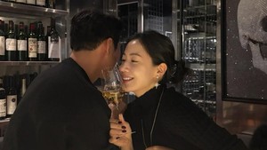 Pernikahan akan digelar tertutup pada 12 September 2026, dihadiri kerabat dan keluarga terdekat. (Foto: dok. Instagram @hwayoung_ryu_93)