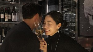 Tunangan Hwayoung merupakan seorang pebisnis yang usianya lebih tua 3 tahun darinya. (Foto: dok. Instagram @hwayoung_ryu_93)