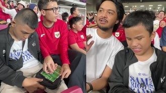 Serunya Nonton Timnas Bareng Dua Teman Netra di GBK