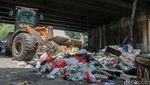 Sampah Menggunung di Kolong Tol, Bau Menyengat Ganggu Warga