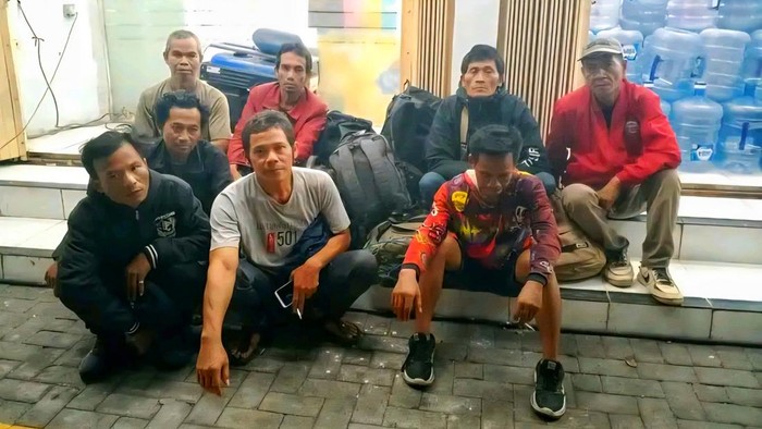 Sejumlah warga Sukabumi terlantar di Sulut