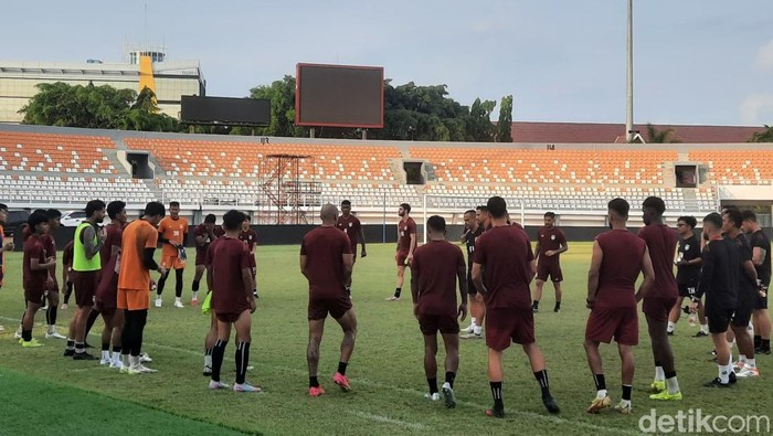 Sesi latihan pemain Borneo FC.