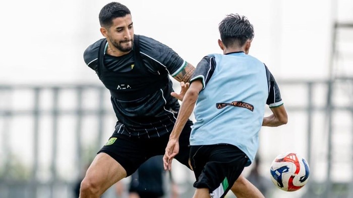 Striker Persebaya, Bruno Paraiba