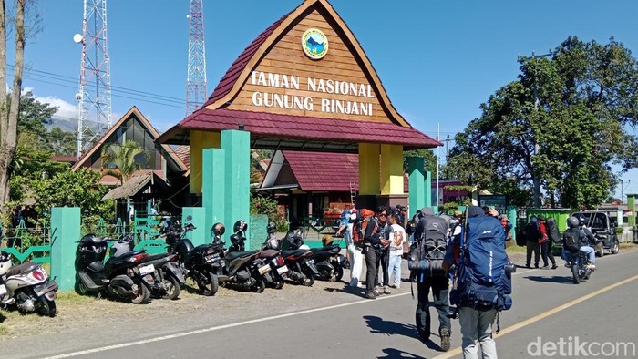 Suasana calon pendaki Gunung Rinjani di pintu TNGR Resort Sembalun, Lombok Timur, NTB, Rabu (1/4/2026). foto (Sanusi Ardi W/detikBali)
