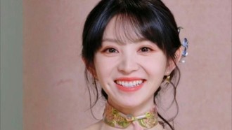 Livestream Aktris China Tian Xiwei Diberhentikan karena Baju Terlalu Terbuka