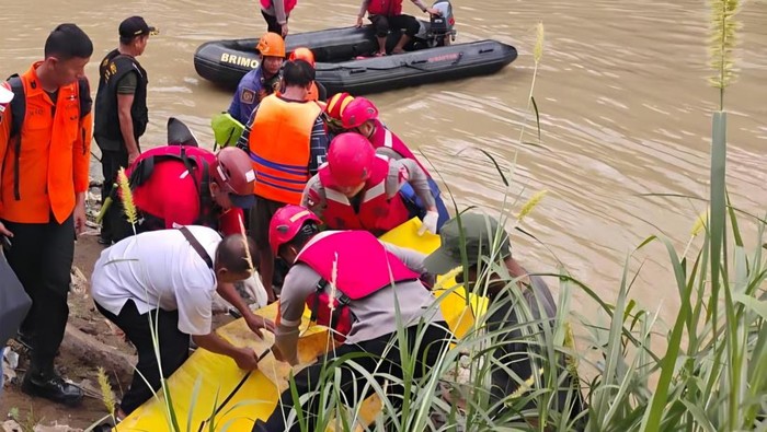 Tim SAR gabungan kembali menemukan korban kedua remaja tenggelam di Curug Parigi, Desa Ciangsana, Kecamatan Gunungputri, Kabupaten Bogor. (dok. ist)