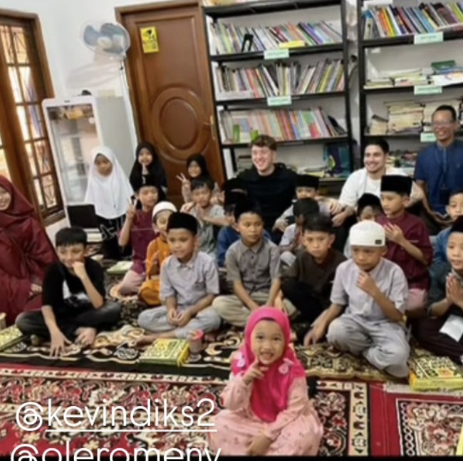 Momen Jay Idzes hingga Ole Romeny Berbagi ke Anak Yatim Sebelum Balik Klub