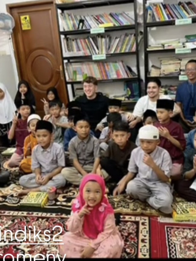 Momen Jay Idzes hingga Ole Romeny Berbagi ke Anak Yatim Sebelum Balik Klub