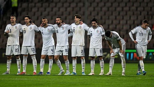 ZENICA, BOSNIA AND HERZEGOVINA - MARCH 31: Players of Italy disappointment during the FIFA World Cup 2026 European Qualifiers KO play-offs  match between Bosnia & Herzegovina and Italy at Stadion Bilino Polje on March 31, 2026 in Zenica, Bosnia and Herzegovina. (Photo by Image Photo Agency/Getty Images)