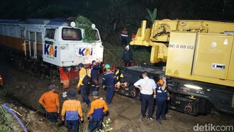 Cerita Penumpang Terjebak 6,5 Jam Gegara Anjloknya KA Ciremai