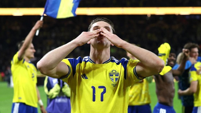 Soccer Football - FIFA World Cup - UEFA Qualifiers - Finals - Sweden v Poland - Strawberry Arena, Solna, Sweden - March 31, 2026 Swedens Viktor Gyokeres celebrates qualifying for the FIFA World Cup REUTERS/Kacper Pempel