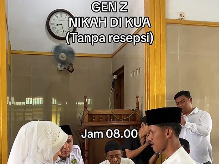 Viral tren Gen Z nikah di KUA tanpa resepsi. Hemat biaya, pasangan ini pilih langsung healing sore harinya. Simpel namun tetap bermakna!