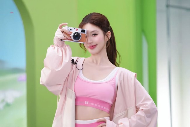 Penampilan Zhao Lusi tentu langsung menyedot perhatian para fotografer. Ia memang didapuk sebagai global ambassador dari merek outdoor lifestyle, Moution. Foto: Dok. China Daily, Instagram @rosyzhao_fan
