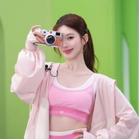 Penampilan Zhao Lusi tentu langsung menyedot perhatian para fotografer. Ia memang didapuk sebagai global ambassador dari merek outdoor lifestyle, Moution. Foto: Dok. China Daily, Instagram @rosyzhao_fan