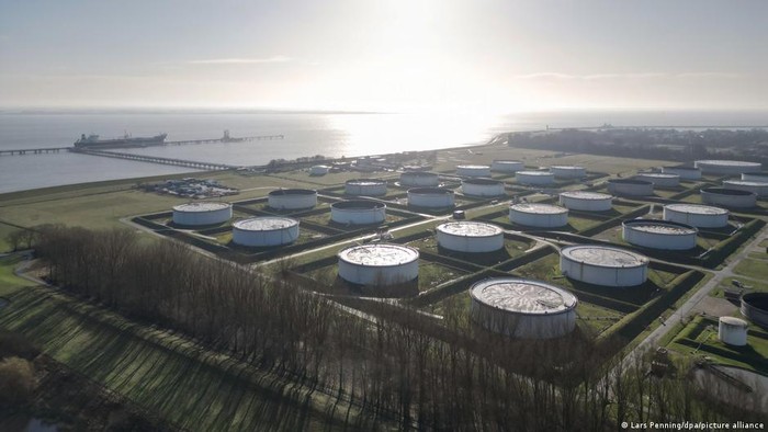 Fasilitas penyimpanan minyak di Wilhelmshaven.(Lars Penning/dpa/picture alliance)