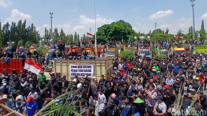 Petani Tebu Blora Demo Tuntut Pabrik Gula GMM Kembali Giling
