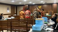 Eks Wakil Ketua KPK Ungkap Alasan Jadi Ahli di Sidang Kasus Korupsi LNG