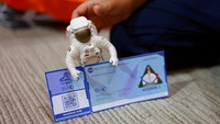 Acara tersebut diselenggarakan oleh Konsulat Jenderal Amerika Serikat dengan menghadirkan tayangan peluncuran secara langsung. REUTERS/Jose Luis Gonzalez