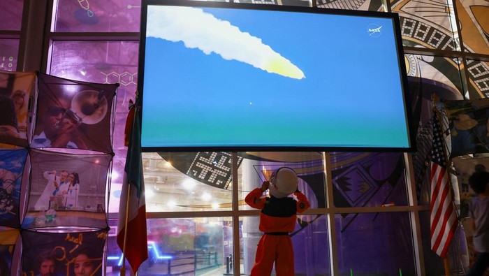 Bruno, dressed as an astronaut, gets excited as he watches the live broadcast of the launch of NASA's Artemis II mission to fly by the moon, during an event organized by the U.S. Consulate General in Mexico, at La Rodadora museum in Ciudad Juarez, Mexico, April 1, 2026. REUTERS/Jose Luis Gonzalez        TPX IMAGES OF THE DAY