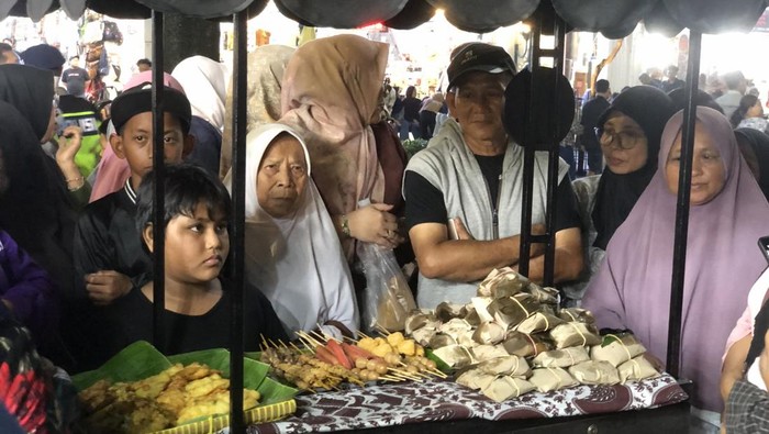Antusiasme masyarakat memadati kawasan Malioboro, Kamis (2/4/2026)