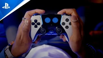 Sony “umumkan” controller DualSense generasi berikutnya bernama Project Playmo. Fitur utamanya: Bisa main game sendiri untuk kamu. Berfungsi sebagai lawan di fighting game supaya kamu latihan skill. Bisa pesan pizza pakai AI kalau kamu lagi males. Bahkan ada joke bahwa ia bisa “leak” data pribadi kamu. Foto: X.com