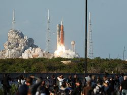 Artemis II NASA Mengudara, Sorak Warga Menggema