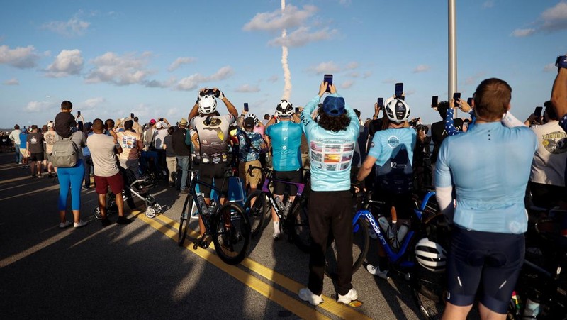 People gather on the day of the launch of the next-generation moon rocket, the Space Launch System (SLS) rocket and the Orion crew capsule, part of NASA's Artemis II lunar flyby mission, from NASA's Kennedy Space Center, in Titusville, Florida, U.S., April 1, 2026. REUTERS/Marco Bello