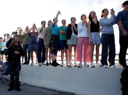 Artemis II NASA Mengudara, Sorak Warga Menggema