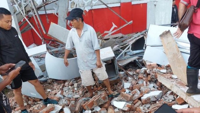 Basarnas laporkan satu warga Manado, Deyce Lahia (70), tewas tertimpa reruntuhan gedung akibat gempa M 7,6 di Bitung. Dokumen Istimewa